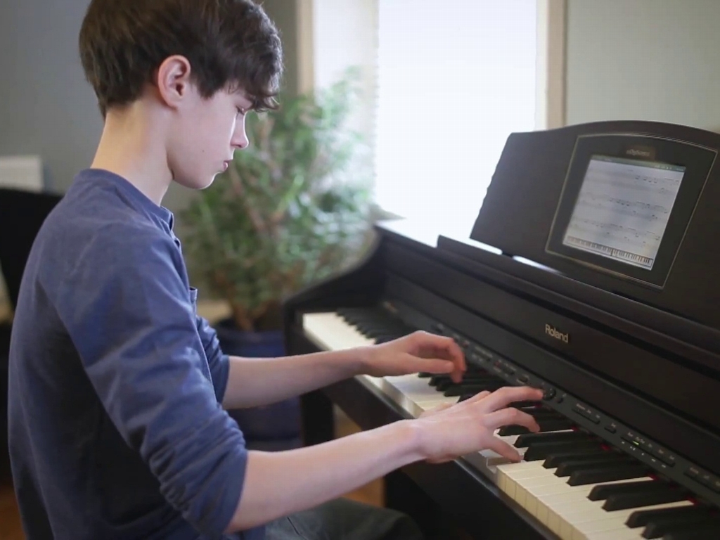Học Piano online giúp người học chủ động được thời gian